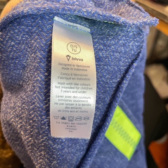 Ivivva Village Chill Infinity Scarf with button closure. Blue/Yellow Combo. - Picture 3 of 5